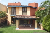  Linda casa con 8,500 mts de área común con diversas amenidades 